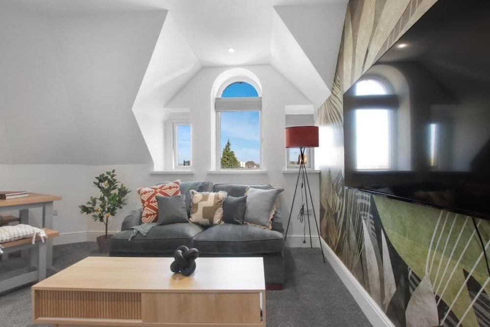 Group Getaway Stylish 2-bed Cardiff Flat