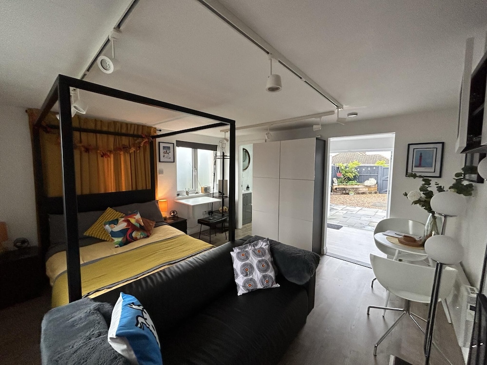 Stylish 1-bed Studio in Humberston, Cleethorpes view 4
