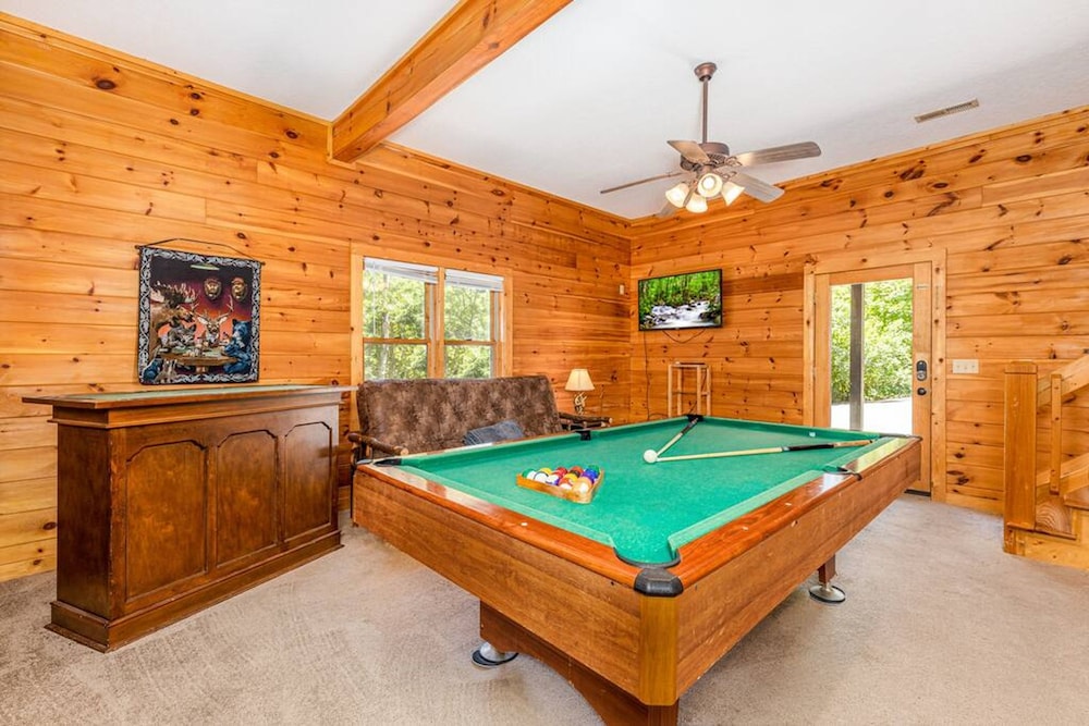 Secluded 3BR Cabin w Hot Tub Dog Friendly Sleeps12
