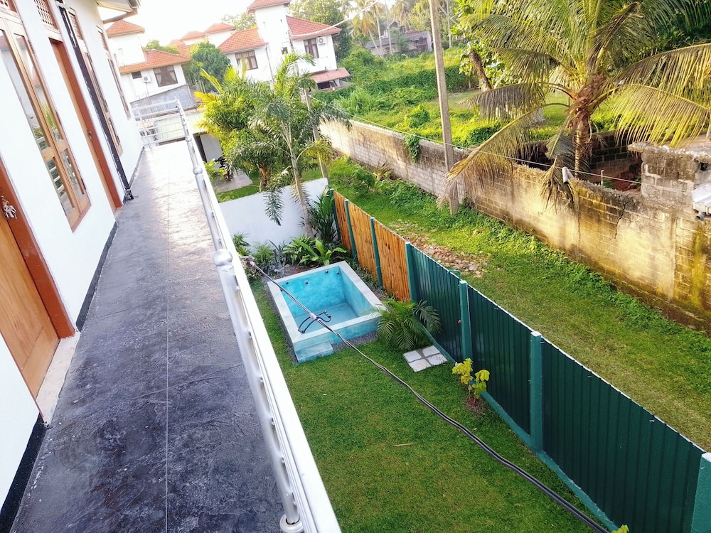 Tropical Suites