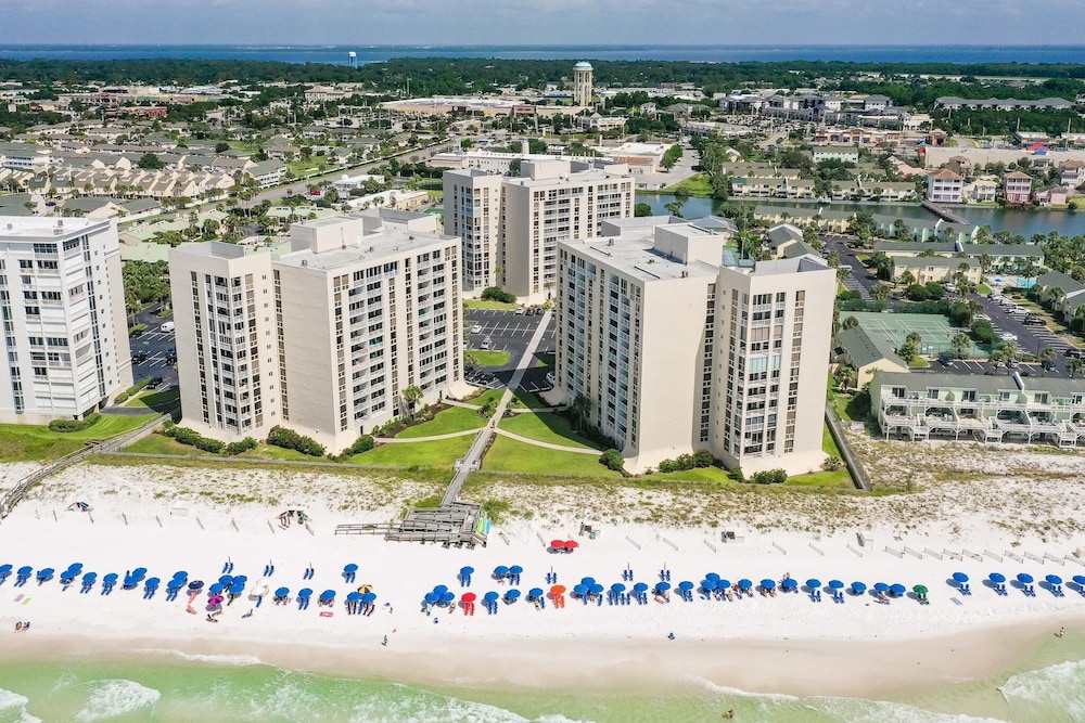 Shoreline Towers 3033