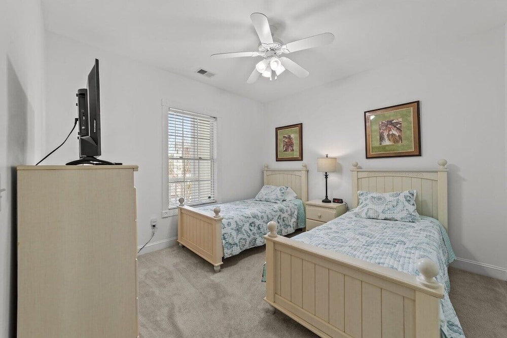 Magnolia Pointe Luster Leaf 4887-203 2 Bedroom Condo
