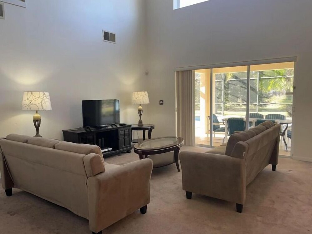 South Facing W/ Private Pool & Spa