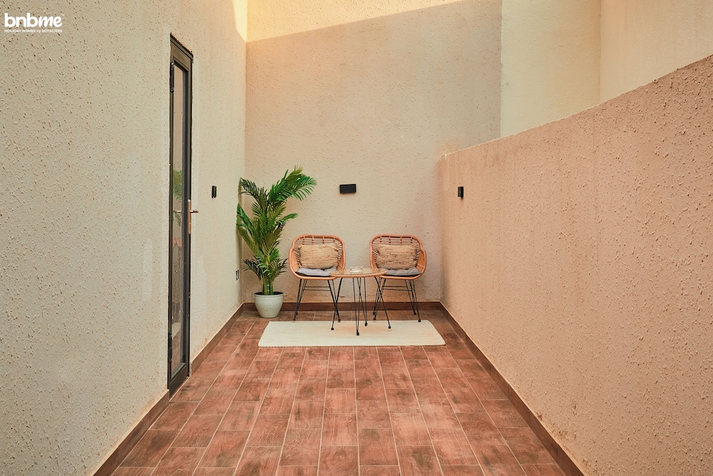 bnbmehomes-Top APT nr Kingdom Tower-B11
