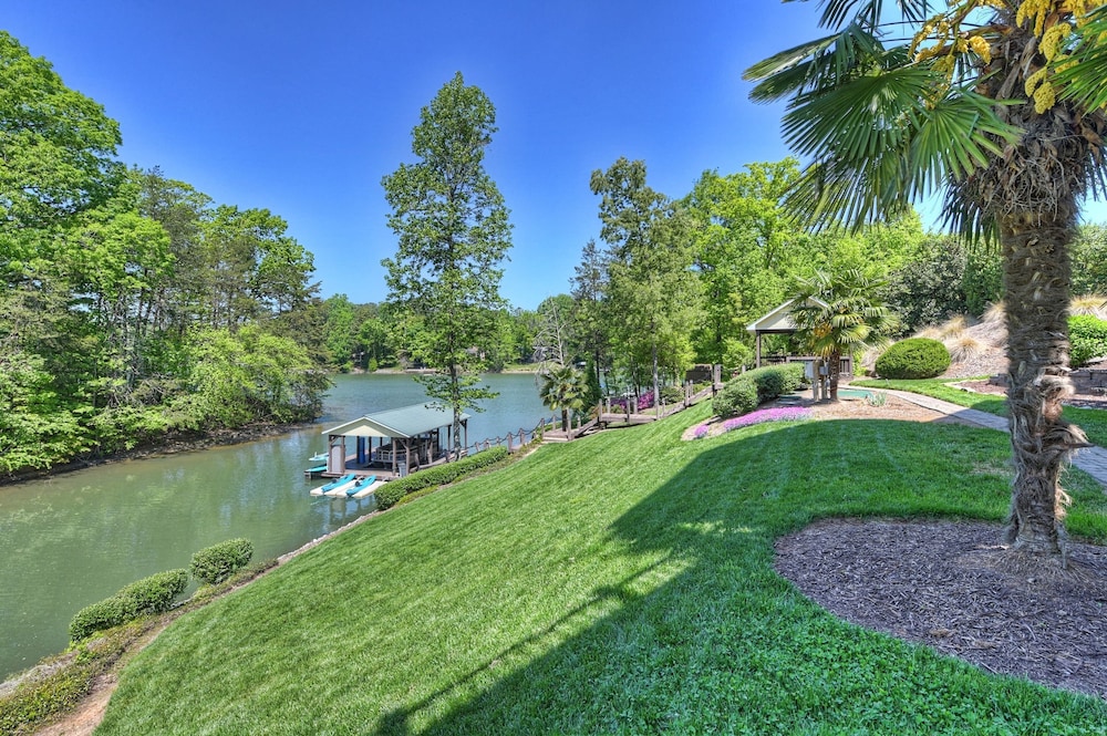 Jake s Lake House by Avantstay Lake Gazebo