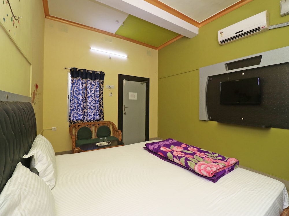 OYO 42729 Hotel Kavin's Inn view 5