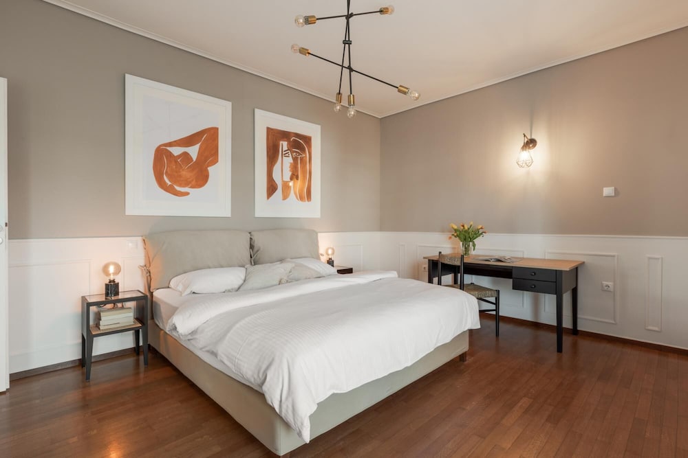 Elegant 3 Dbrm apt iin the Heart of Glyfada photo 3