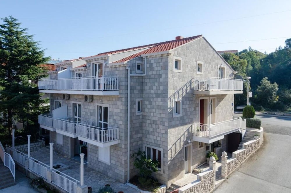 Pavo - Comfortable With Parking Space - SA4