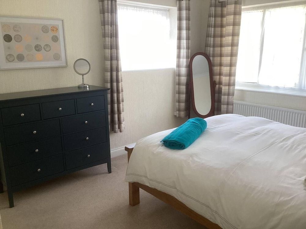 Bungalow by the Beach, Sleeps 6, Snowdonia, Wales view 3