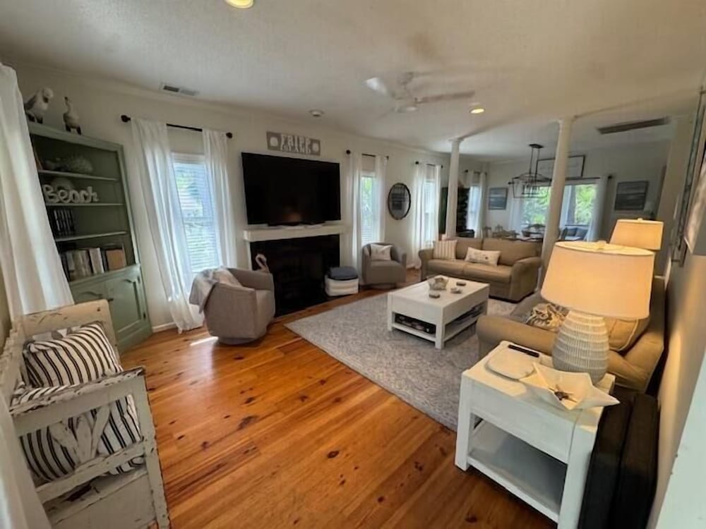 Beautifully Appointed 3-bed, 2.5-bath Home, Great Location Near Beach & Club