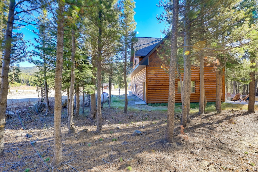 Brand New Idaho Springs Cabin w/ Patio & Fire Pit!
