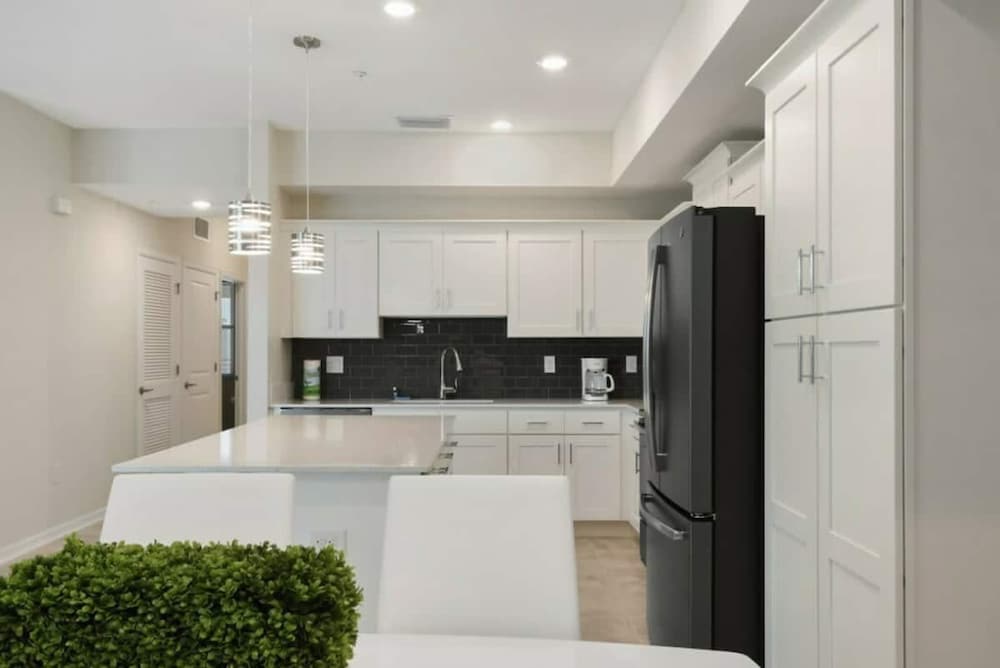 3120 Unit 406 Stunning 2B Apartment