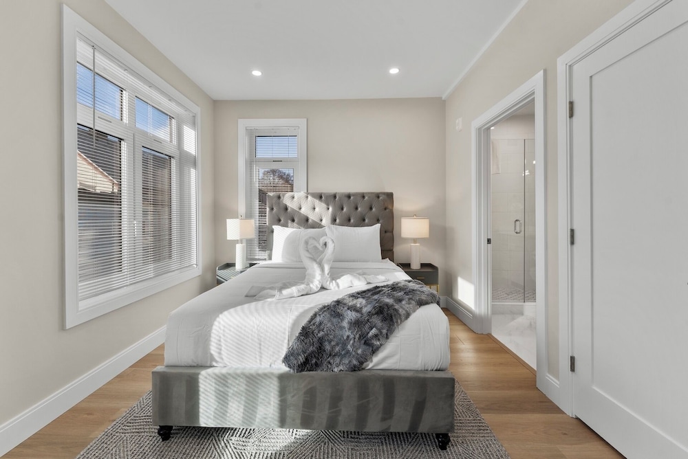 Luxury 2BR near Cambridge