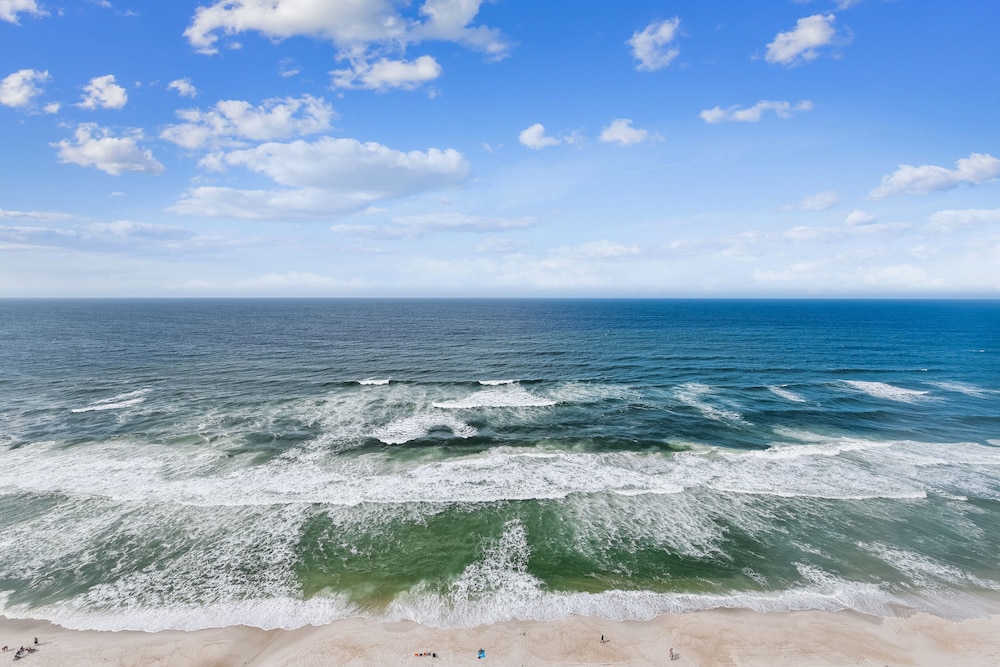 Grand Panama Beach Resort by Book That Condo