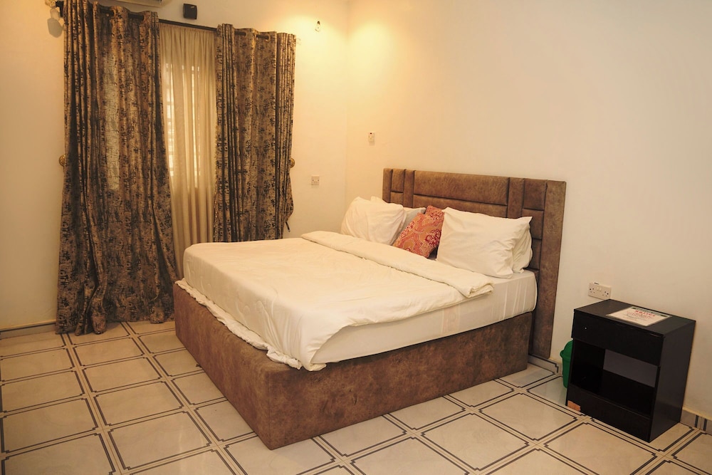 CREMYARK HOME APARTMENTS