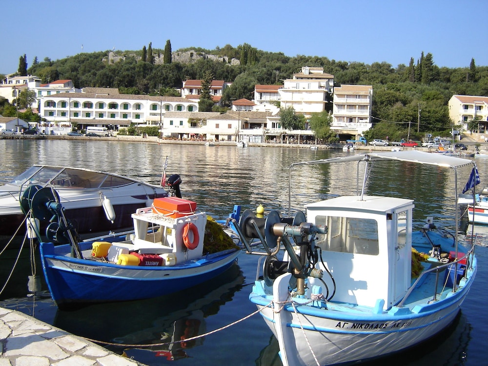 Vostalo apartments by Kassiopi's Sea