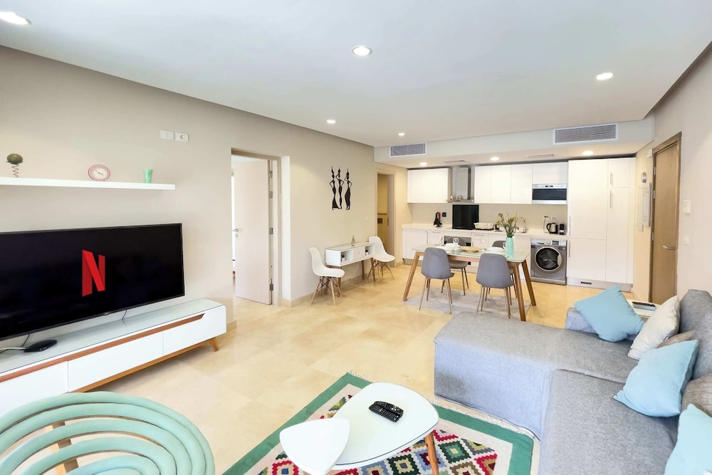 Xuru Stays I Exotic 1bdr w/ Outdoor Terrace Pool & Beach Access