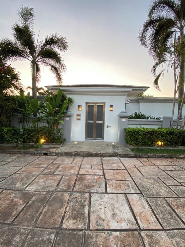 Luxury Pool Villa 510 4BR 8-10 Persons view 2
