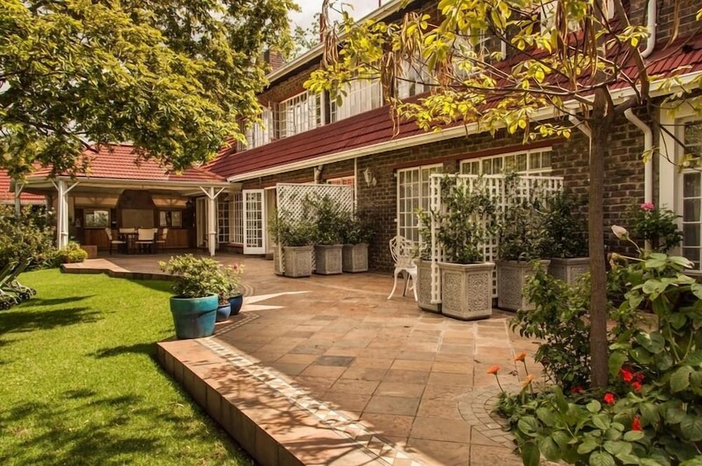 Acacia House