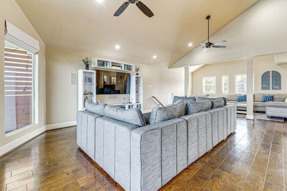 Private Boat Dock & Slip: Luxe Lake Conroe Gem!