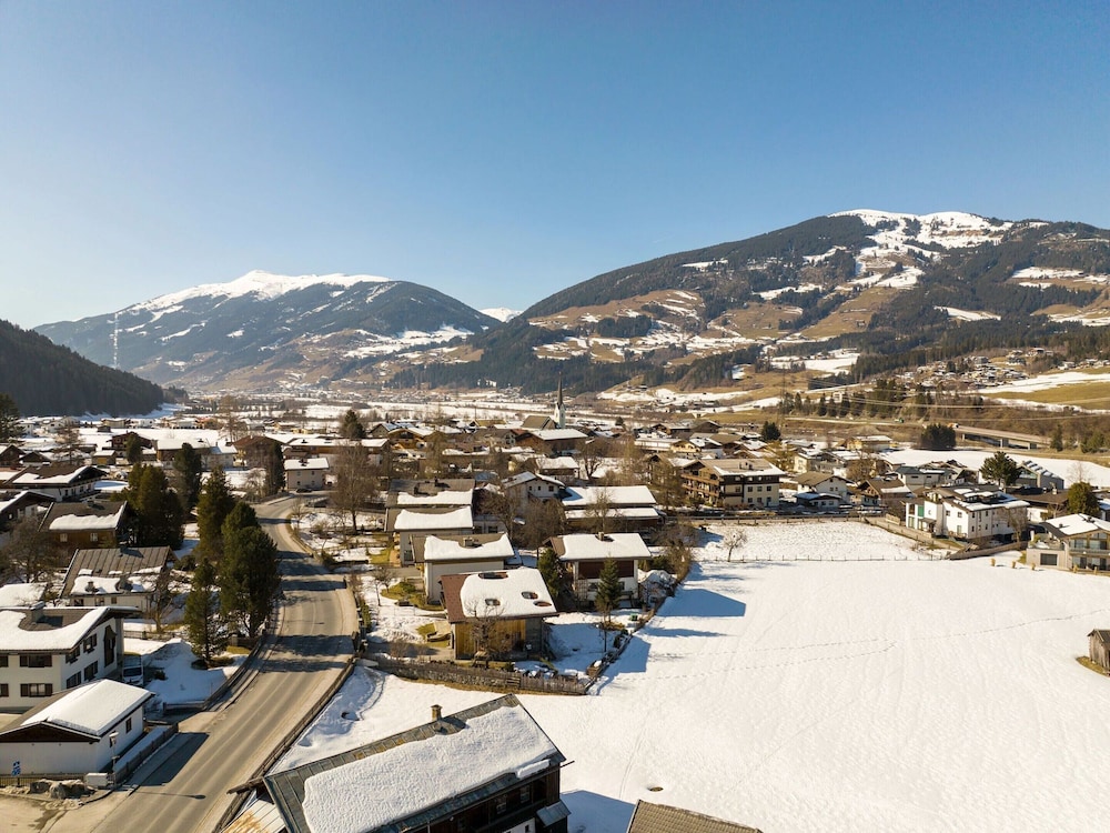 Apartment in Hollersbach Near Ski Lift