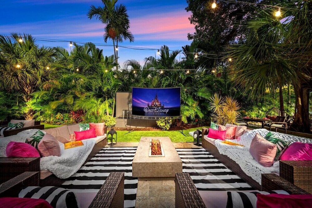 #1 Beach Estate Las Olas Beach Best Location