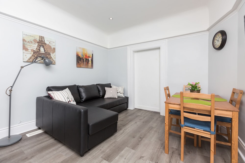 Applewood Suites - The CasaDupont