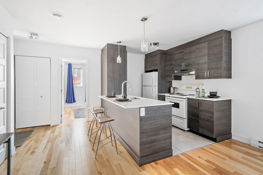 Brand New Contemporary 2-bedroom Apartment - Image 5