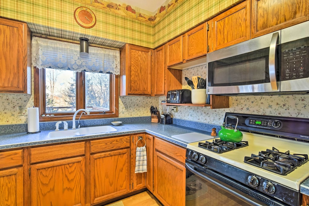 Wasilla Home on Memory Lake w/ Mountain Views! view 4