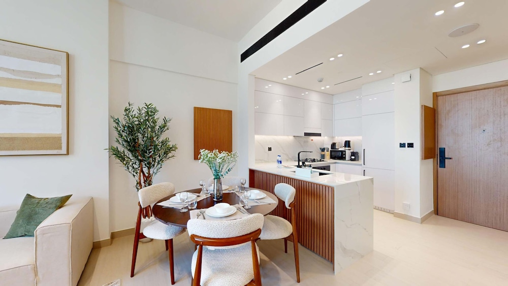 PVH - City View 1BR - Binghatti House