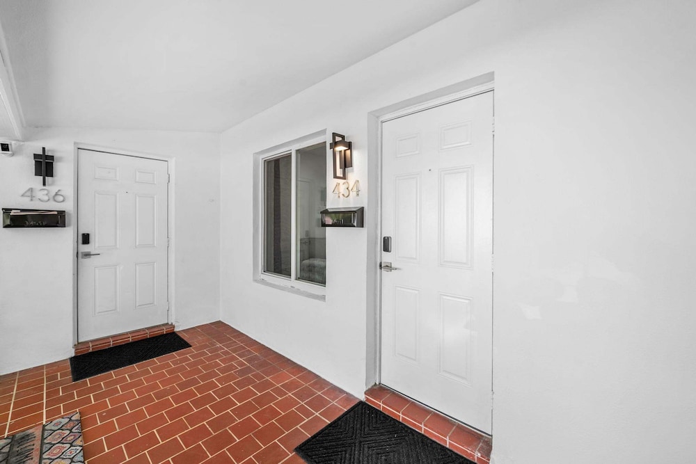 Uhost AI 4-unit Gem Mins to Las Olas Beach
