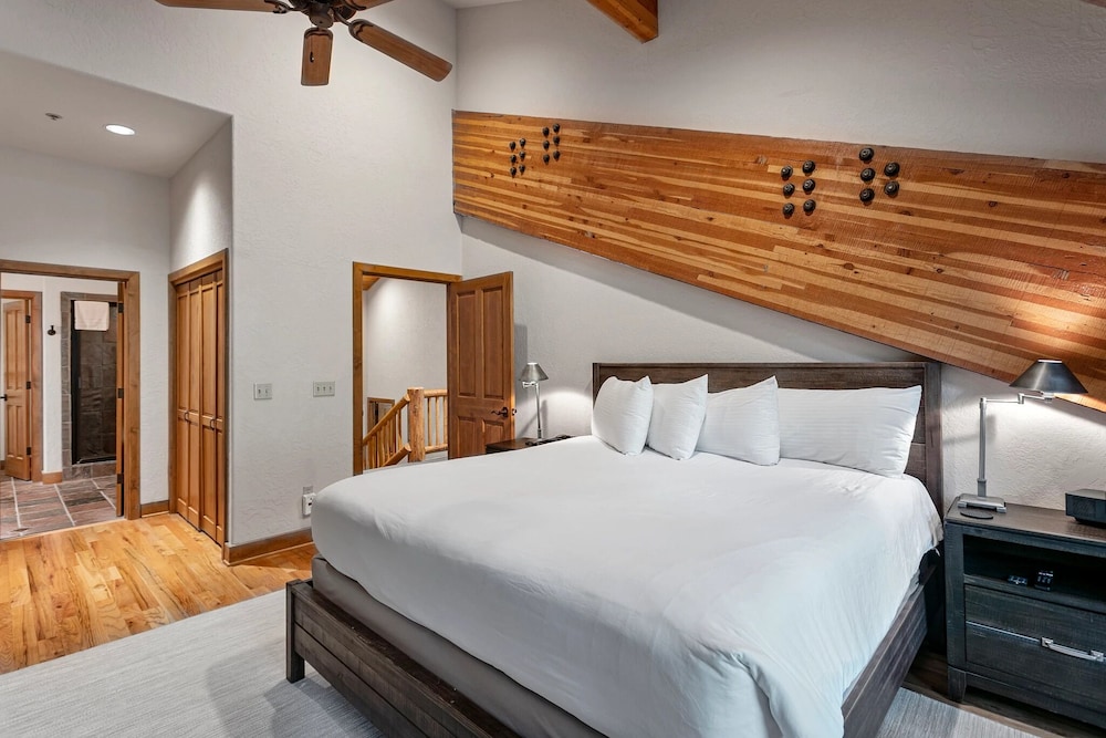 Sterling Lodge at Deer Valley Resort - Three Bedroom Condo with Hot Tub #111 3 Condo