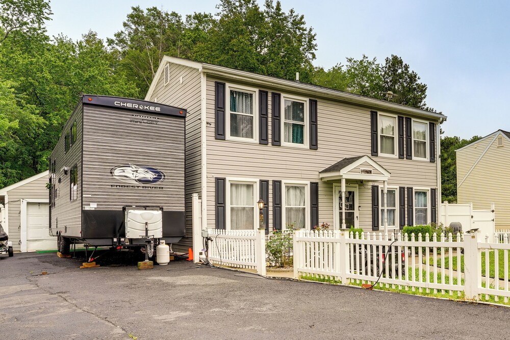 10 Mi to Leesylvania & River: Sleek Mobile Home