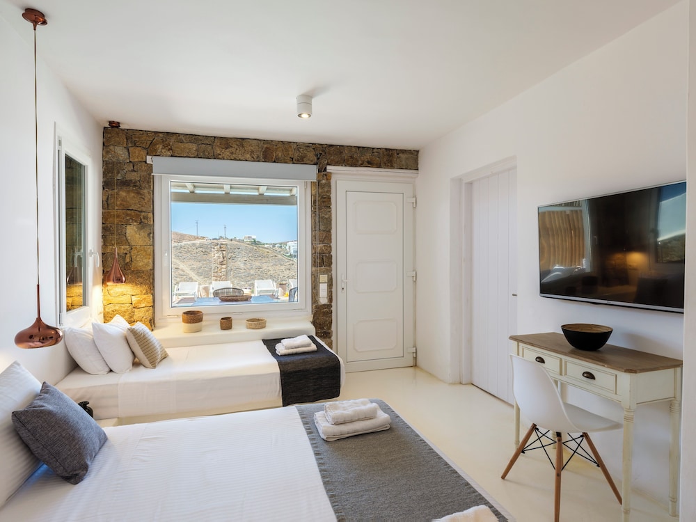 Mykonist Merchia Beach Villas & Suites