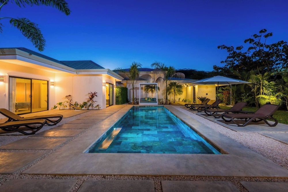 Duna Property - 2 Villas 2 Pools 7 Br Luxury Oasis Centrally Located