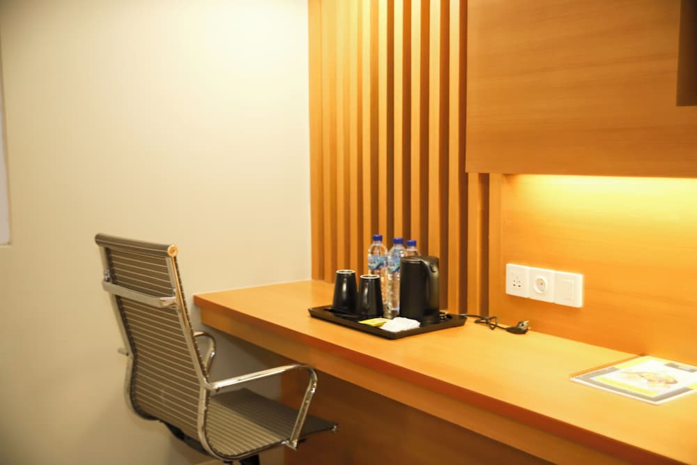 Front One Hotel Papua Lestari