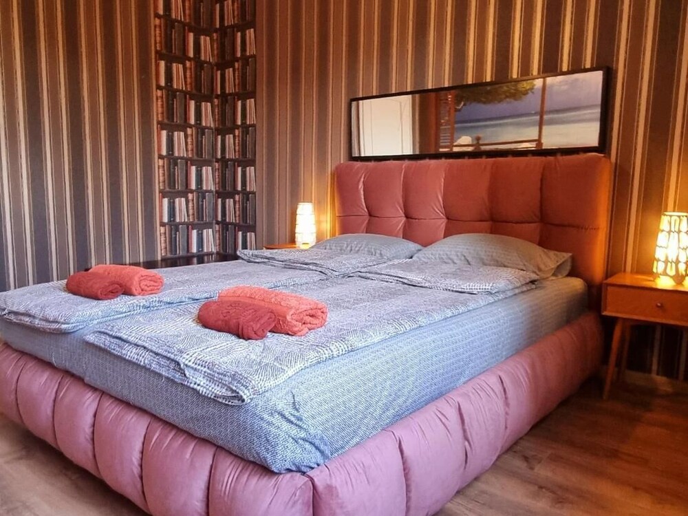 Central Apartment Shishman