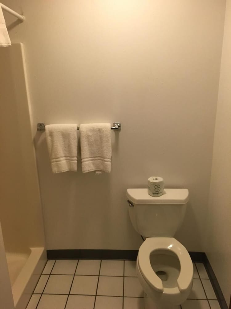 Coho Motel and Suites