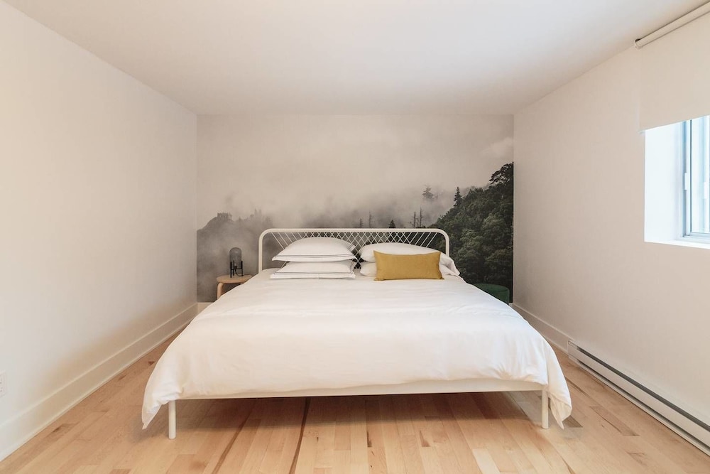 3 Br Luxury & Spacious Apartment in Little Italy-2