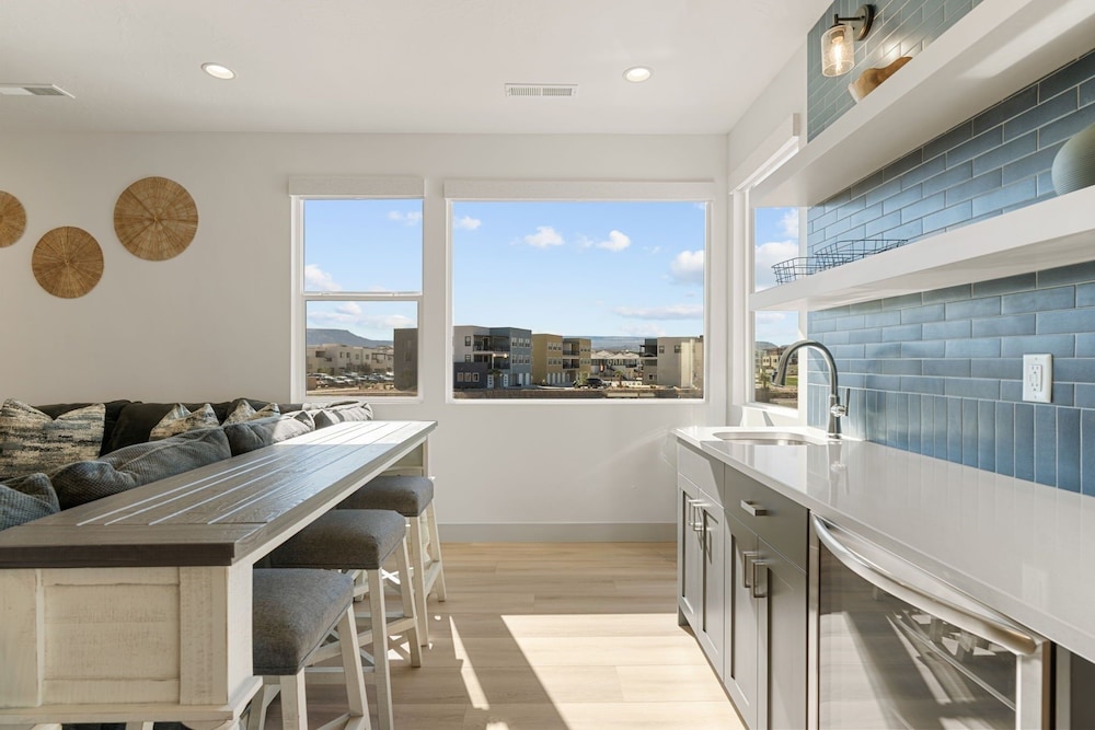 Coastline Cottage 5 Bedroom Townhouse