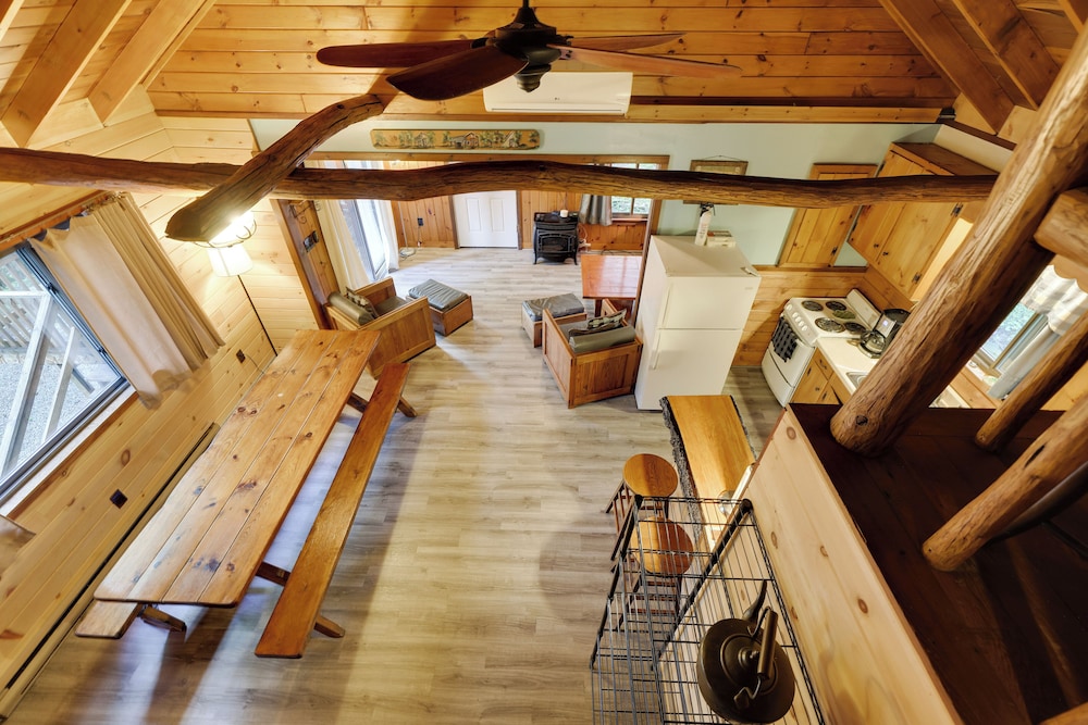 Cozy Lake Cabin 3 with Boatdock