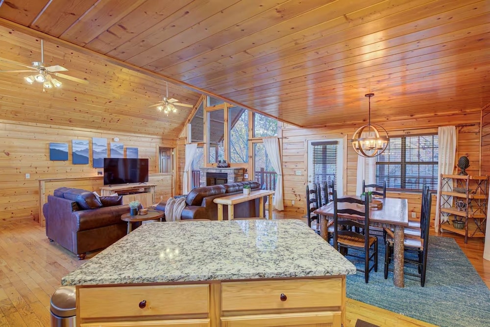 All Ya Need 4 Bedroom Cabin