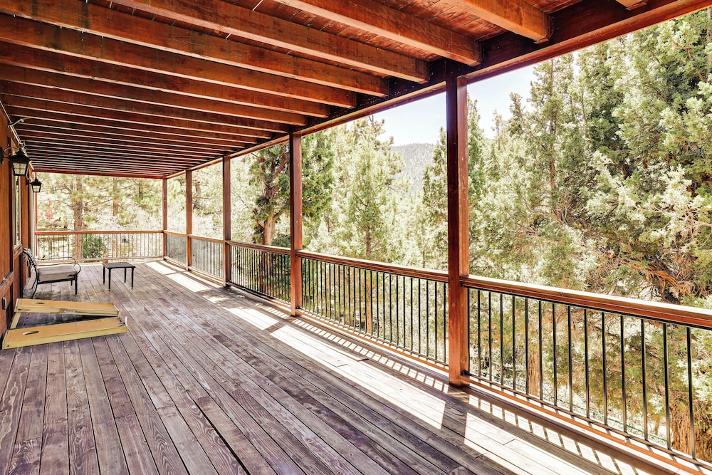 Hot Tub + Game Room: Mtn-view Retreat in Big Bear!
