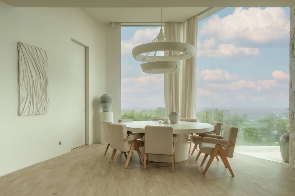 Lux Retreat 4BR Ocean Villa in Uluwatu