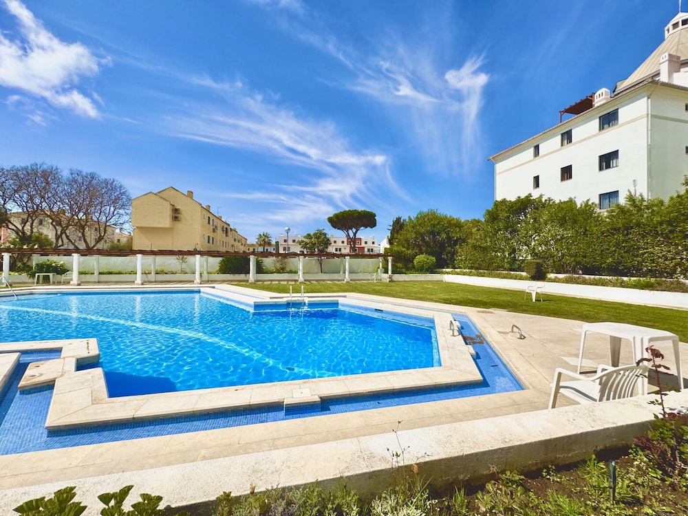 Vilamoura Central 11 With Pool by Homing