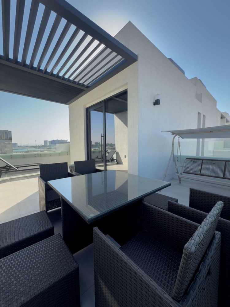 Luxury townhouse in Al Danah Bay