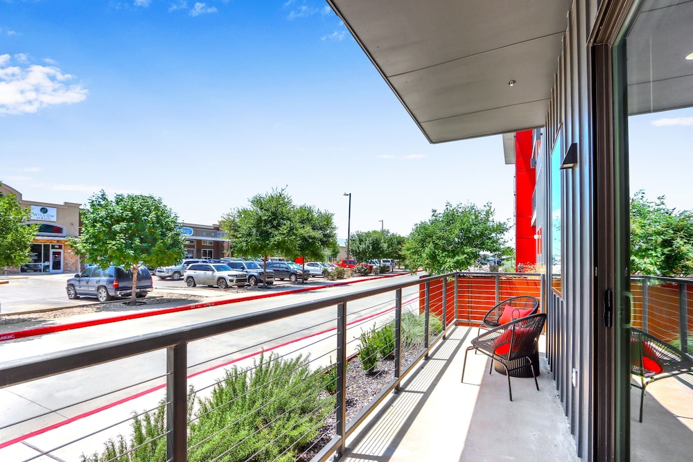 Pure Texas Poolside Oasis Steps to Entertainment