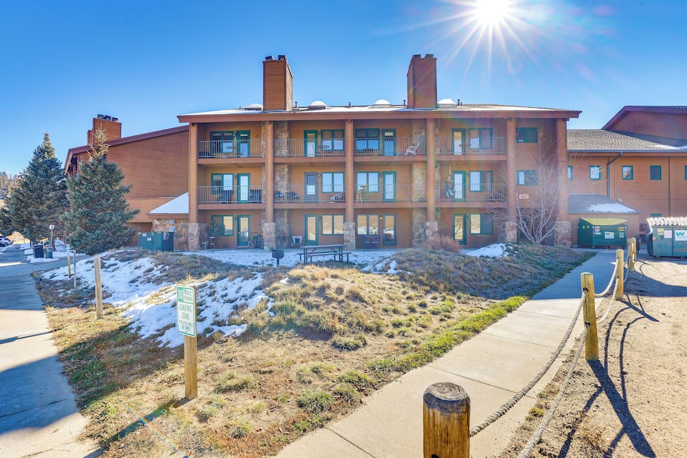 Near Skiing: Studio w/ Pool Access in Granby!