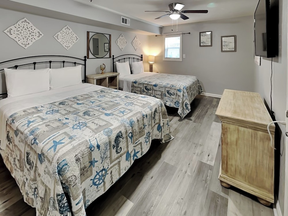 Pleasure Pier Retreat Manor by Ryson Vacation Rentals