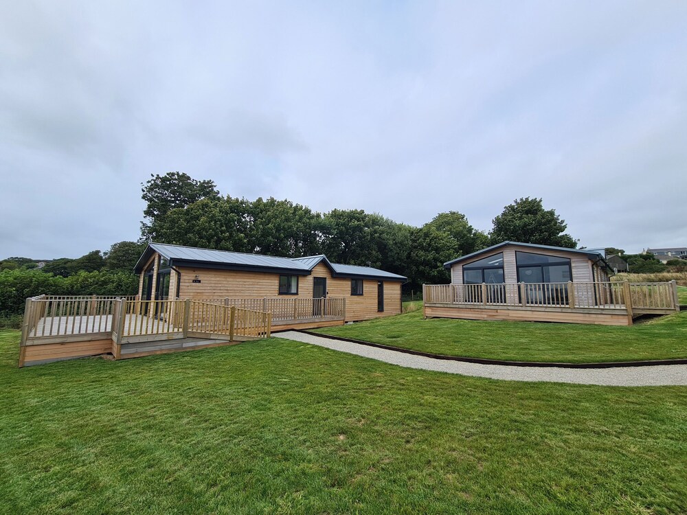 Cove Lodge